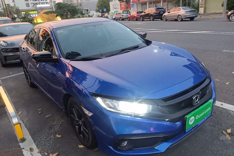 Used Honda Civic 2016 220TURBO CVT Luxury Edition Front Right 45 Deg