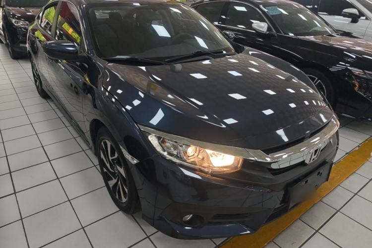 Used Honda Civic 2016 220TURBO CVT Luxury Edition Front Right 45 Deg