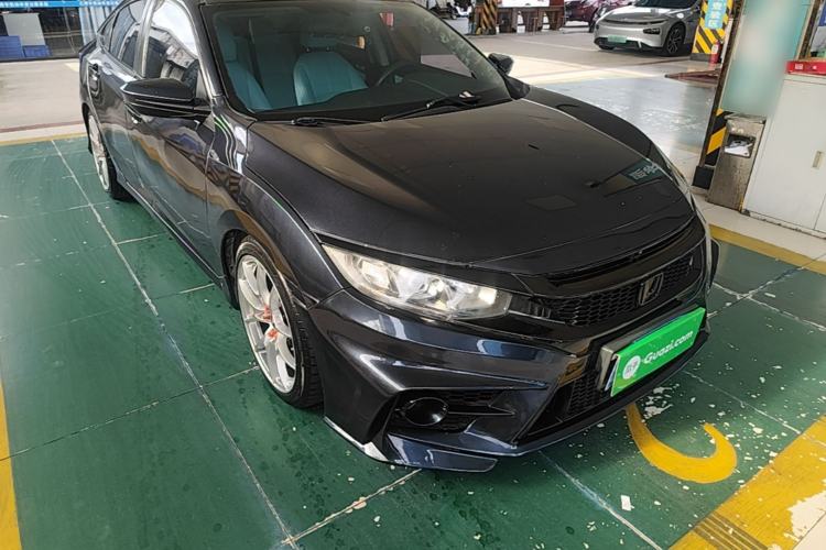 Used Honda Civic 2016 220TURBO Manual Luxury Edition Front Right 45 Deg