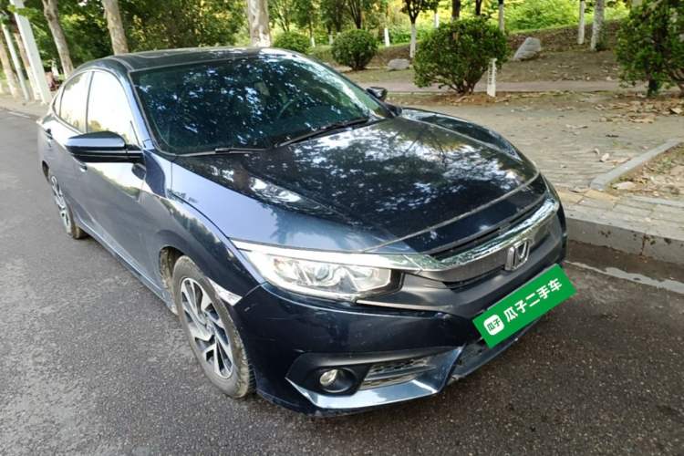Used Honda Civic 2016 220TURBO CVT Luxury Edition Front Right 45 Deg