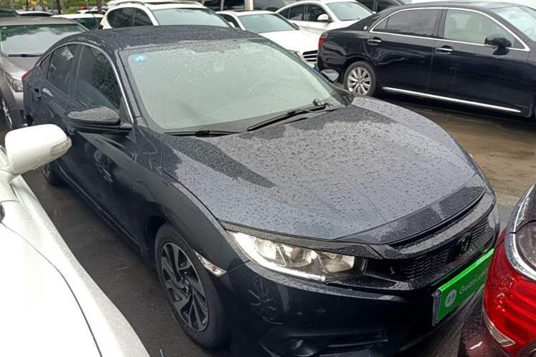 Used Honda Civic 2016 220TURBO CVT Luxury Edition Front Right 45 Deg