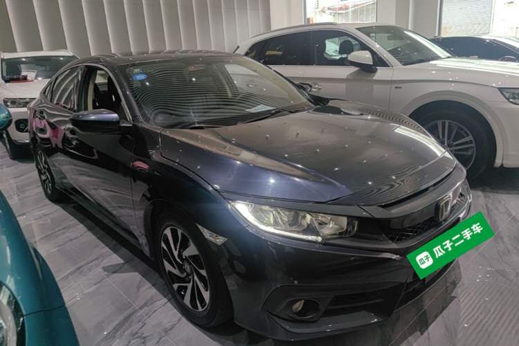 Used Honda Civic 2016 220TURBO CVT Luxury Edition Front Right 45 Deg