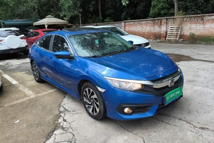 Used Honda Civic 2016 220TURBO CVT Luxury Edition Front Right 45 Deg