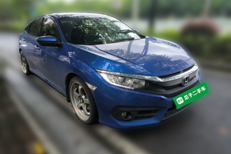 Used Honda Civic 2016 220TURBO CVT Luxury Edition Front Right 45 Deg
