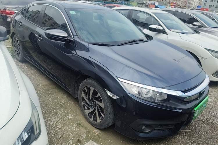 Used Honda Civic 2016 220TURBO CVT Luxury Edition Front Right 45 Deg