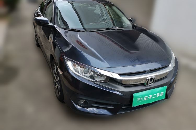 Used Honda Civic 2016 220TURBO CVT Luxury Edition Front Right 45 Deg