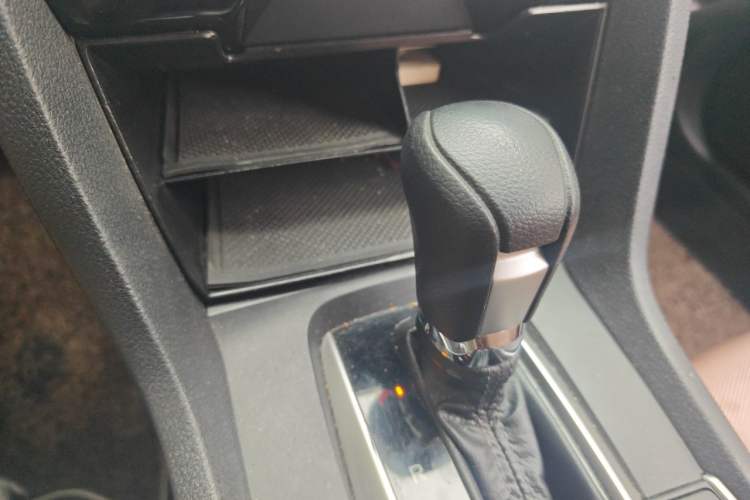 Used Honda Civic 2016 220TURBO CVT Luxury Edition Gear Lever