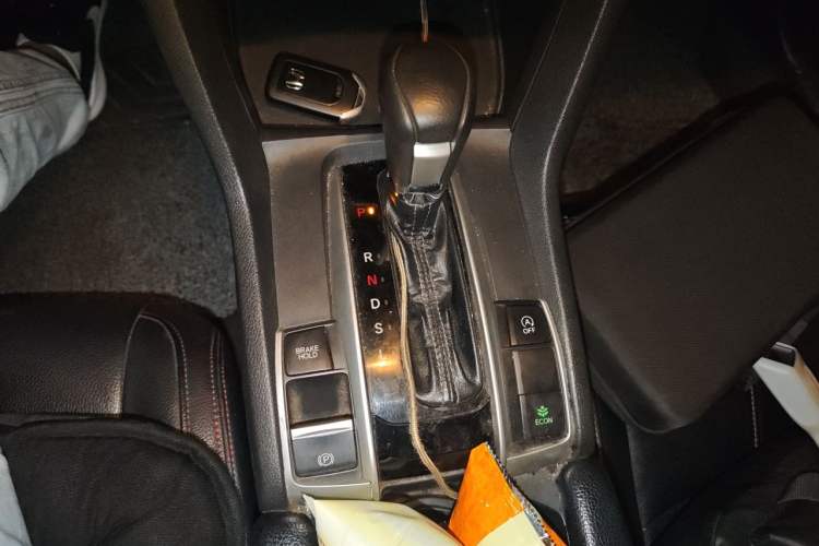 Used Honda Civic 2016 220TURBO CVT Luxury Edition Gear Lever