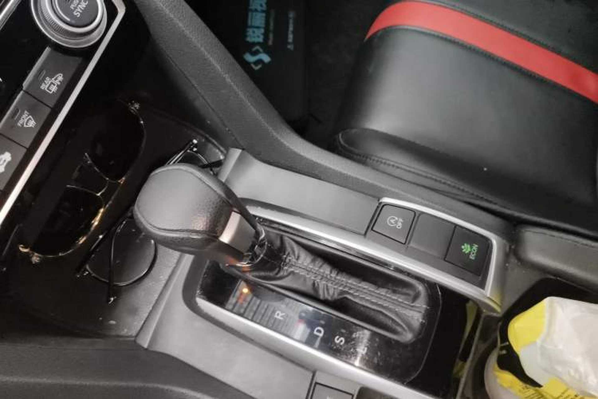 Used Honda Civic 2016 220TURBO CVT Luxury Edition Gear Lever