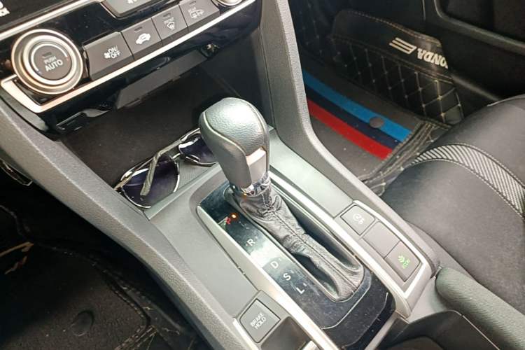 Used Honda Civic 2016 220TURBO CVT Luxury Edition Gear Lever