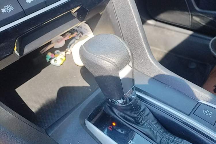 Used Honda Civic 2016 220TURBO CVT Luxury Edition Gear Lever