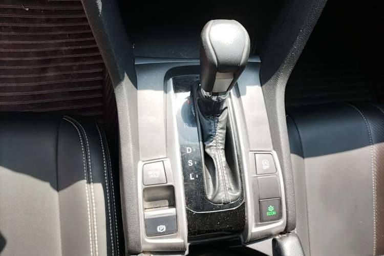 Used Honda Civic 2016 220TURBO CVT Luxury Edition Gear Lever
