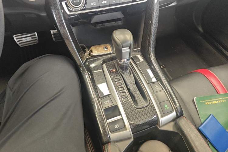 Used Honda Civic 2016 220TURBO CVT Luxury Edition Gear Lever