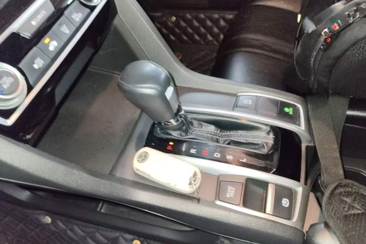 Used Honda Civic 2016 220TURBO CVT Luxury Edition Gear Lever