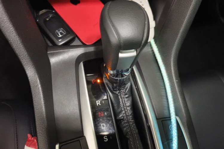 Used Honda Civic 2016 220TURBO CVT Luxury Edition Gear Lever