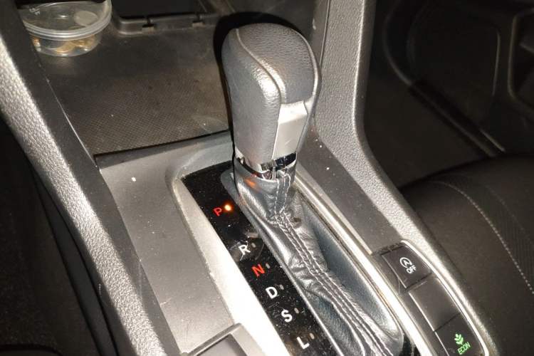Used Honda Civic 2016 220TURBO CVT Luxury Edition Gear Lever