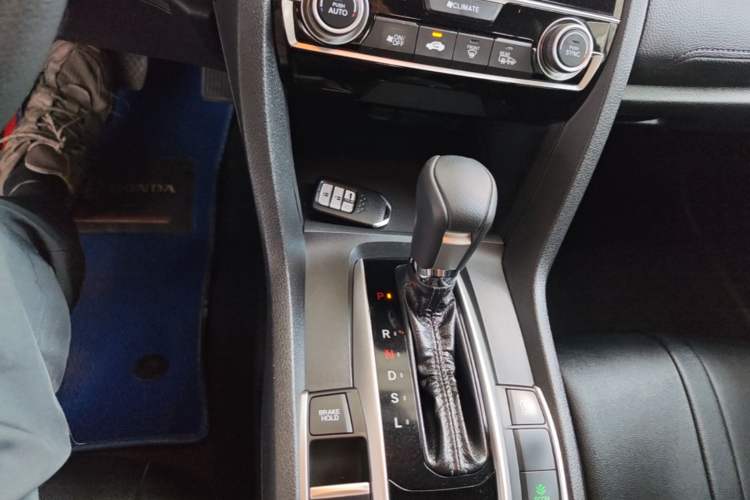 Used Honda Civic 2016 220TURBO CVT Luxury Edition Gear Lever