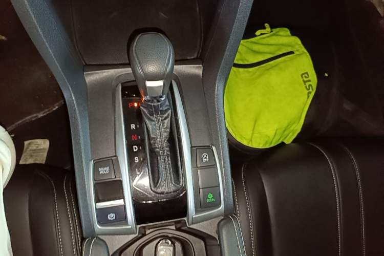 Used Honda Civic 2016 220TURBO CVT Luxury Edition Gear Lever