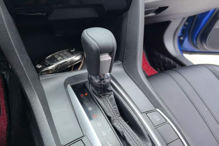 Used Honda Civic 2016 220TURBO CVT Luxury Edition Gear Lever