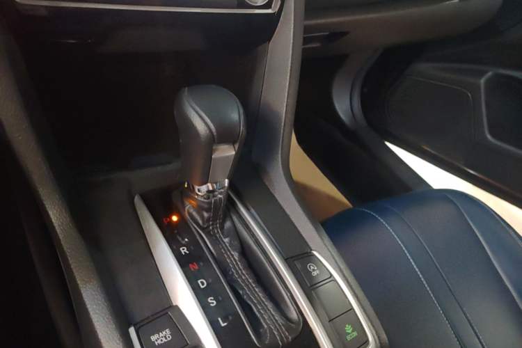 Used Honda Civic 2016 220TURBO CVT Luxury Edition Gear Lever