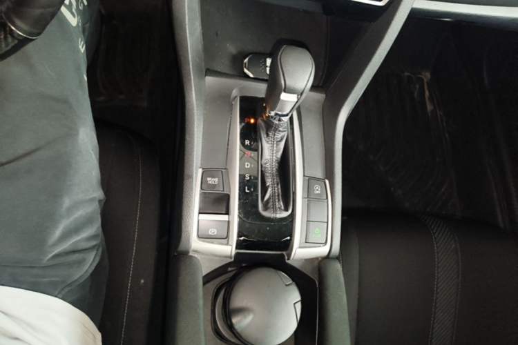 Used Honda Civic 2016 220TURBO CVT Luxury Edition Gear Lever