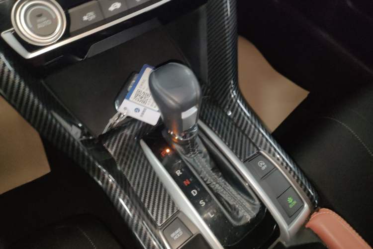 Used Honda Civic 2016 220TURBO CVT Luxury Edition Gear Lever