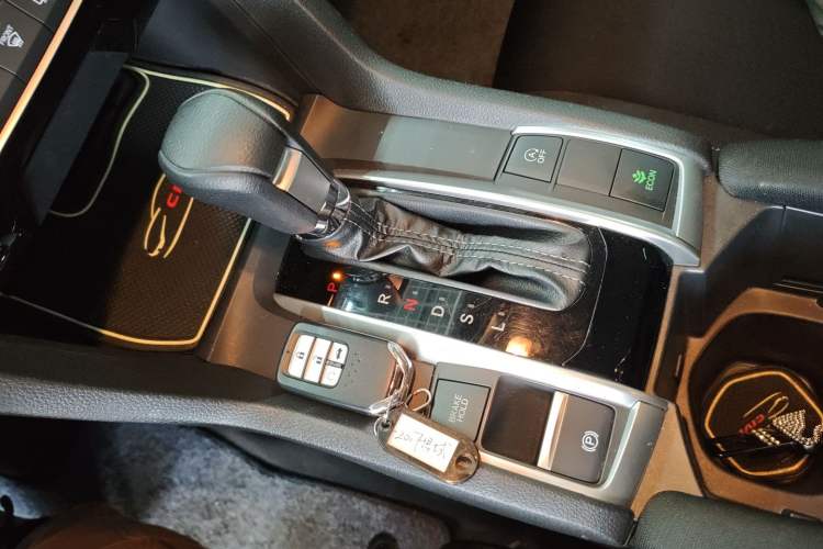 Used Honda Civic 2016 220TURBO CVT Luxury Edition Gear Lever