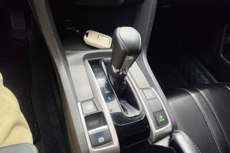 Used Honda Civic 2016 220TURBO CVT Luxury Edition Gear Lever