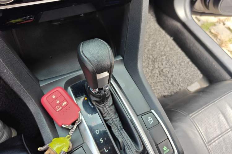 Used Honda Civic 2016 220TURBO CVT Luxury Edition Gear Lever