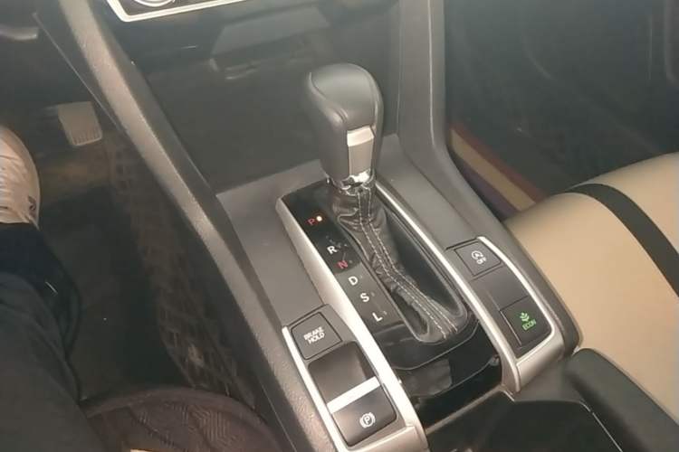 Used Honda Civic 2016 220TURBO CVT Luxury Edition Gear Lever