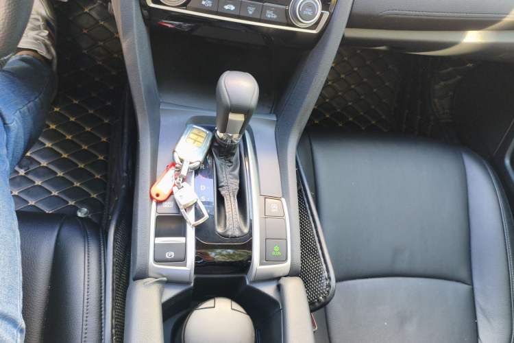 Used Honda Civic 2016 220TURBO CVT Luxury Edition Gear Lever