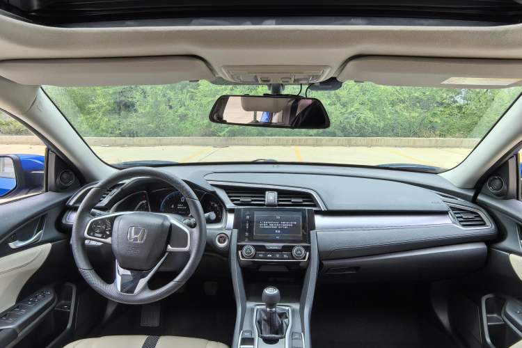 Used Honda Civic 2016 220TURBO Manual Luxury Edition Interior 1