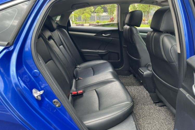 Used Honda Civic 2016 220TURBO CVT Luxury Edition Interior 10