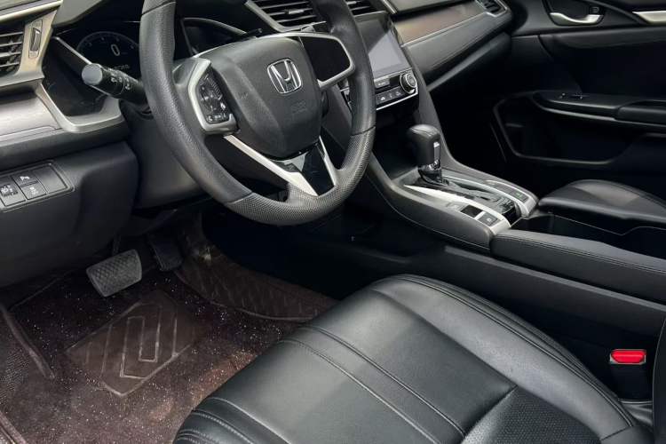 Used Honda Civic 2016 220TURBO CVT Luxury Edition Interior 2