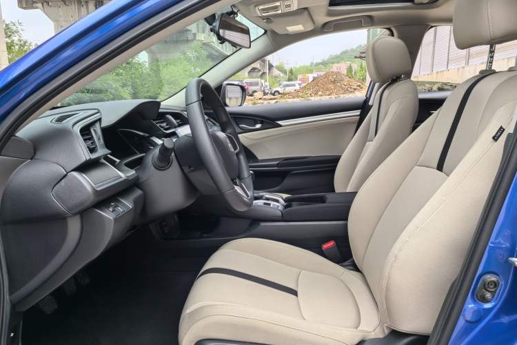 Used Honda Civic 2016 220TURBO Manual Luxury Edition Interior 2