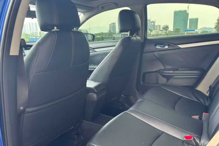 Used Honda Civic 2016 220TURBO CVT Luxury Edition Interior 2