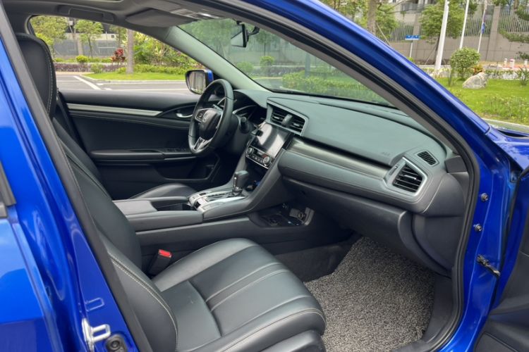 Used Honda Civic 2016 220TURBO CVT Luxury Edition Interior 3