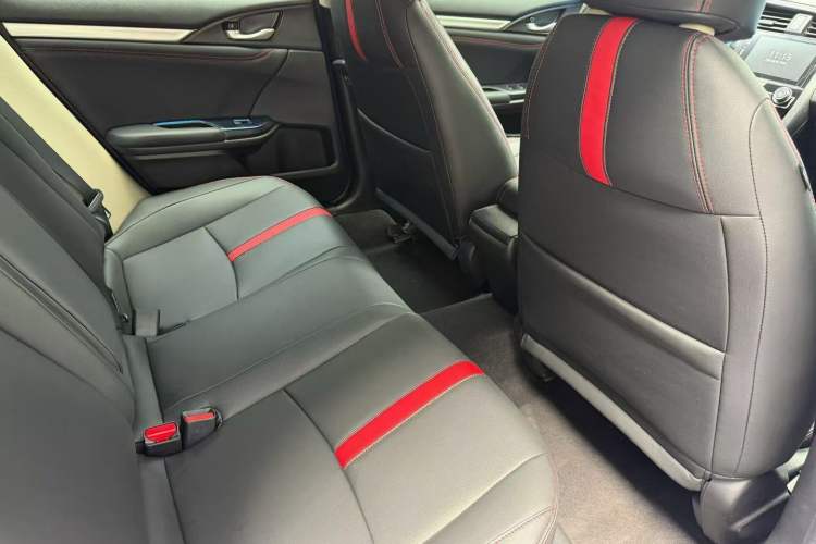 Used Honda Civic 2016 220TURBO CVT Luxury Edition Interior 3