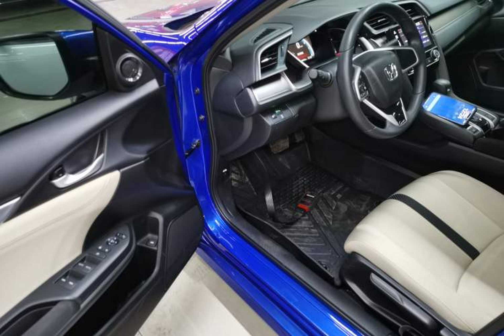 Used Honda Civic 2016 220TURBO CVT Luxury Edition Interior 3