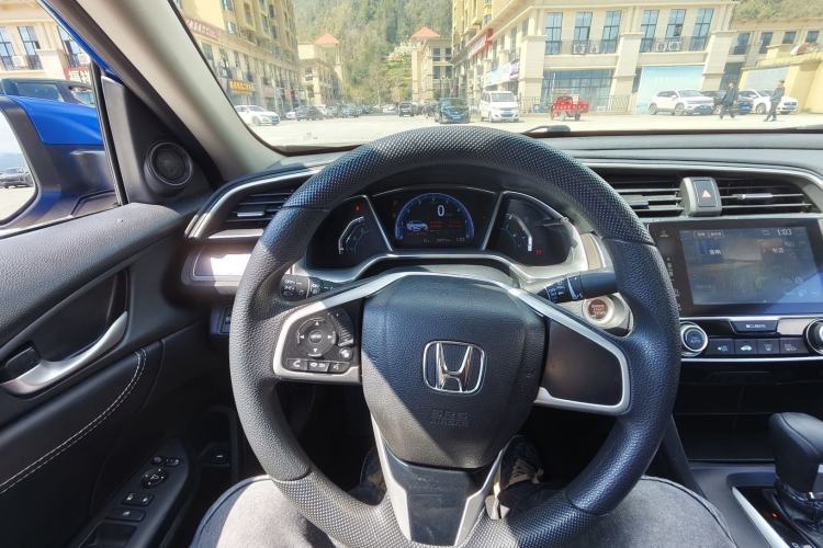 Used Honda Civic 2016 220TURBO CVT Luxury Edition Interior 3