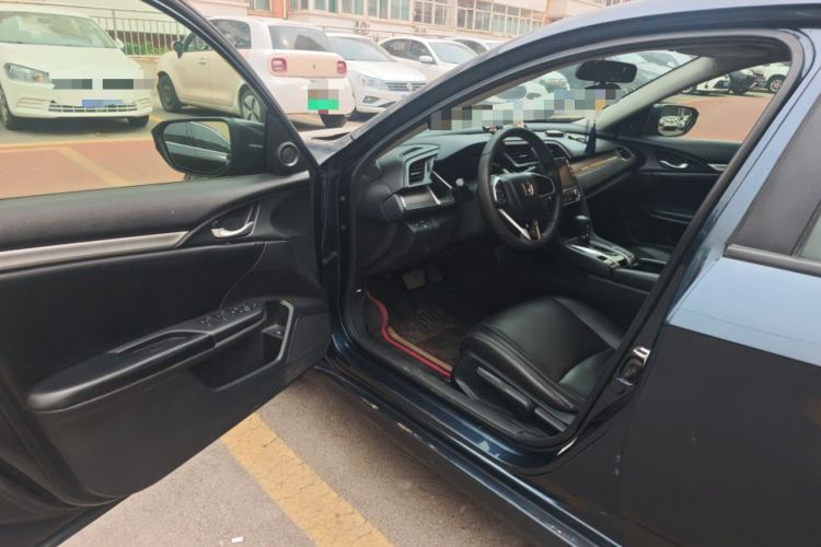 Used Honda Civic 2016 220TURBO CVT Luxury Edition Interior 3