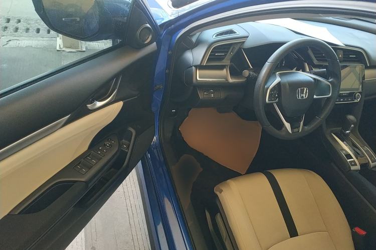 Used Honda Civic 2016 220TURBO CVT Luxury Edition Interior 3