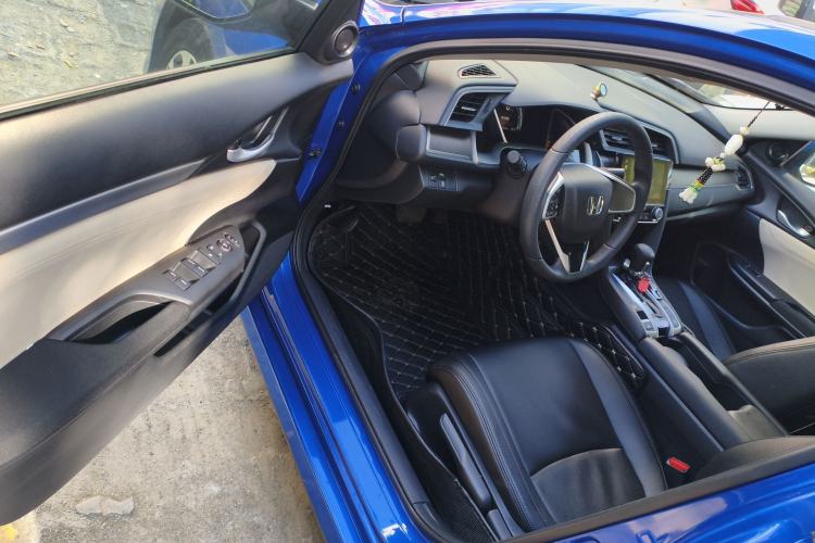 Used Honda Civic 2016 220TURBO CVT Luxury Edition Interior 3