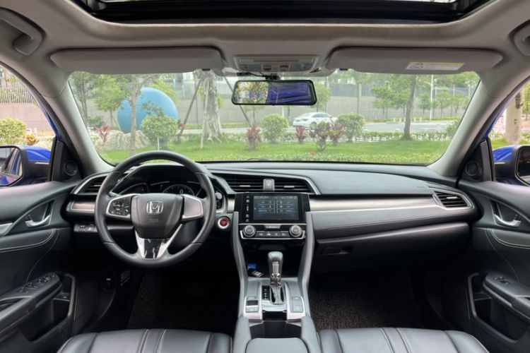 Used Honda Civic 2016 220TURBO CVT Luxury Edition Interior 4