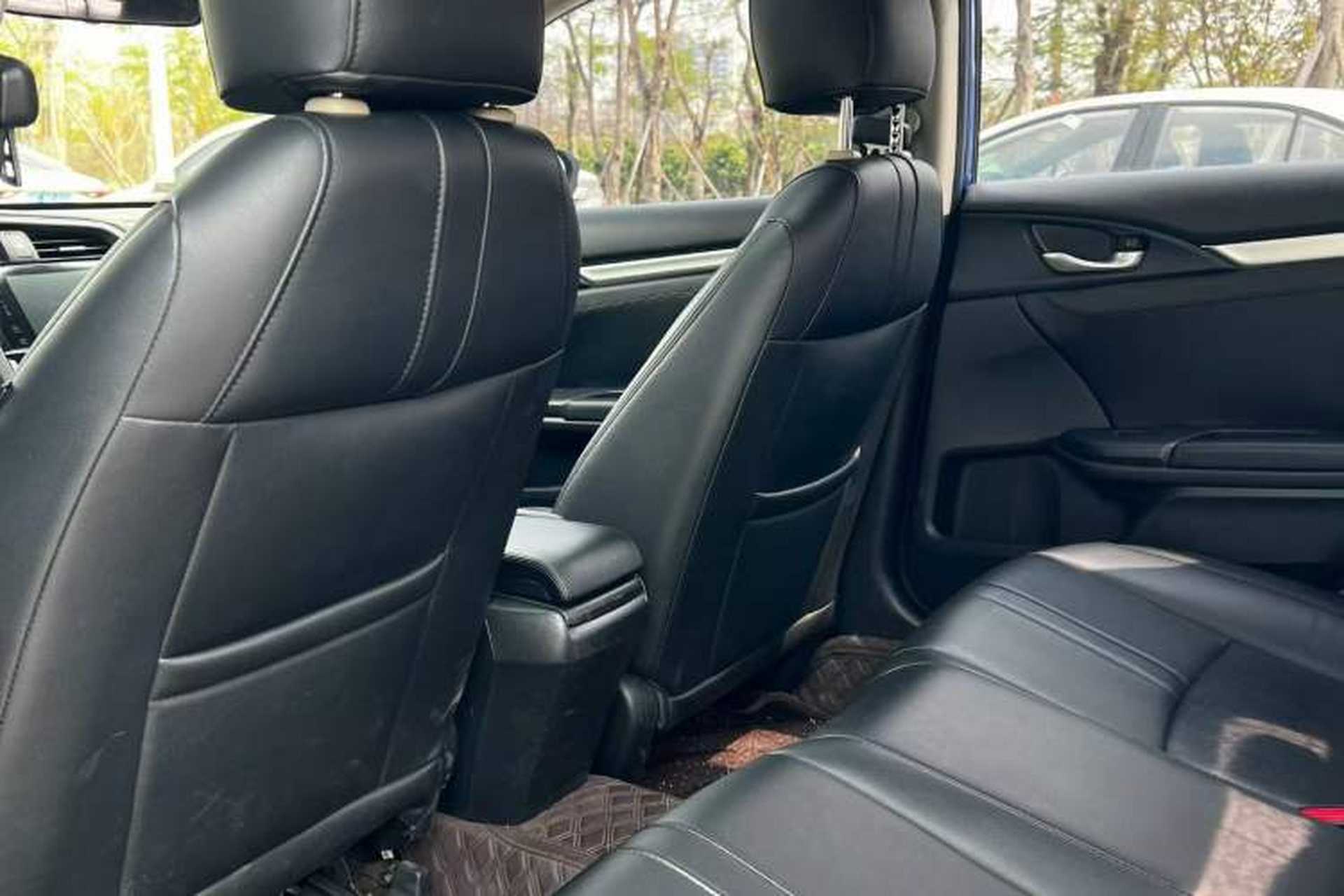 Used Honda Civic 2016 220TURBO CVT Luxury Edition Interior 4