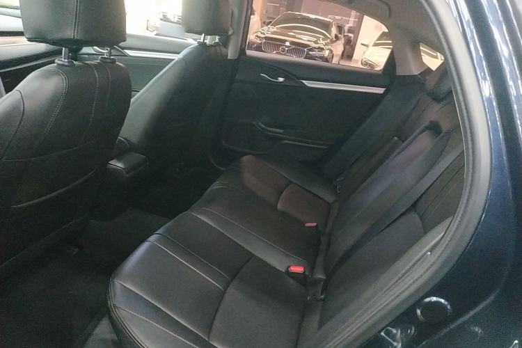 Used Honda Civic 2016 220TURBO CVT Luxury Edition Interior 4