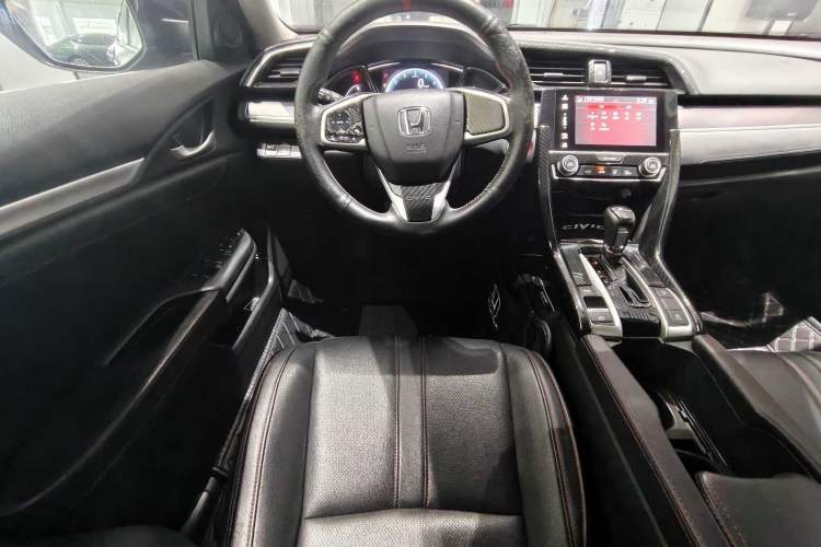Used Honda Civic 2016 220TURBO CVT Luxury Edition Interior 4