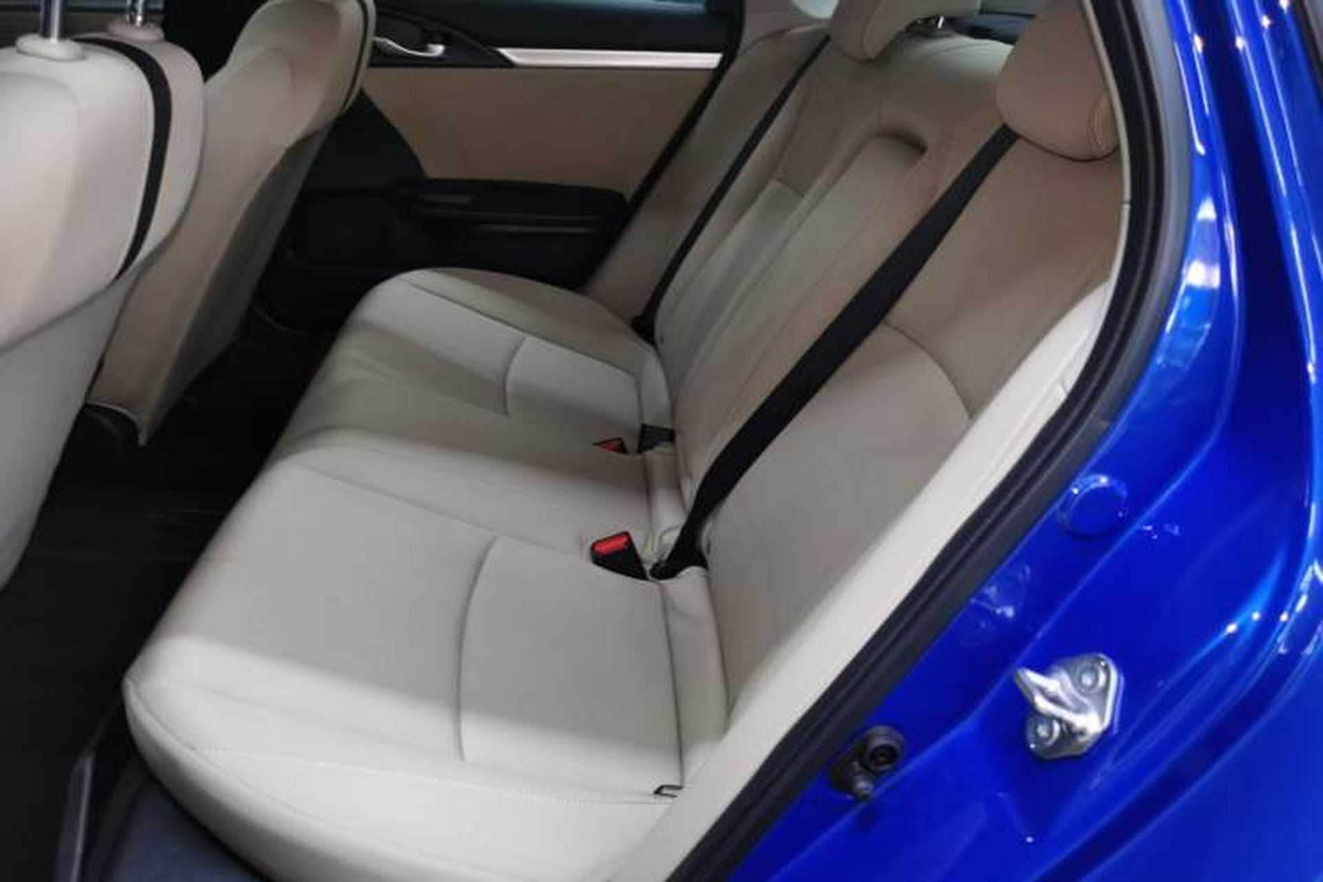 Used Honda Civic 2016 220TURBO CVT Luxury Edition Interior 4