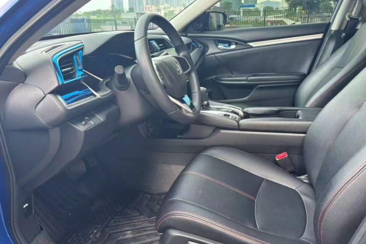Used Honda Civic 2016 220TURBO CVT Luxury Edition Interior 4