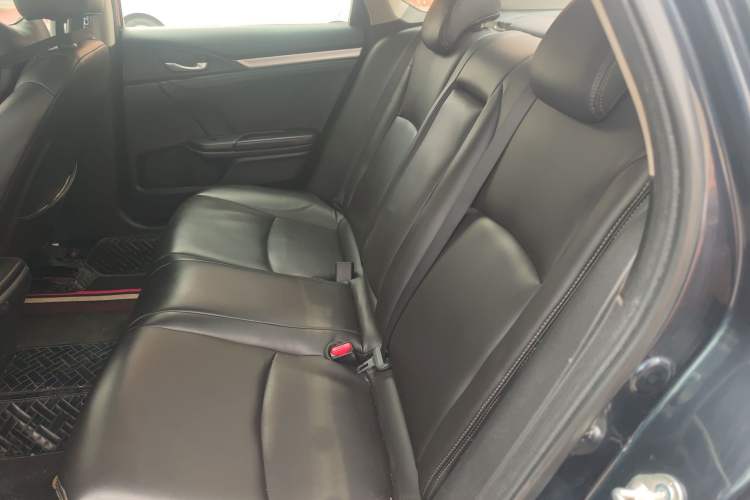 Used Honda Civic 2016 220TURBO CVT Luxury Edition Interior 4